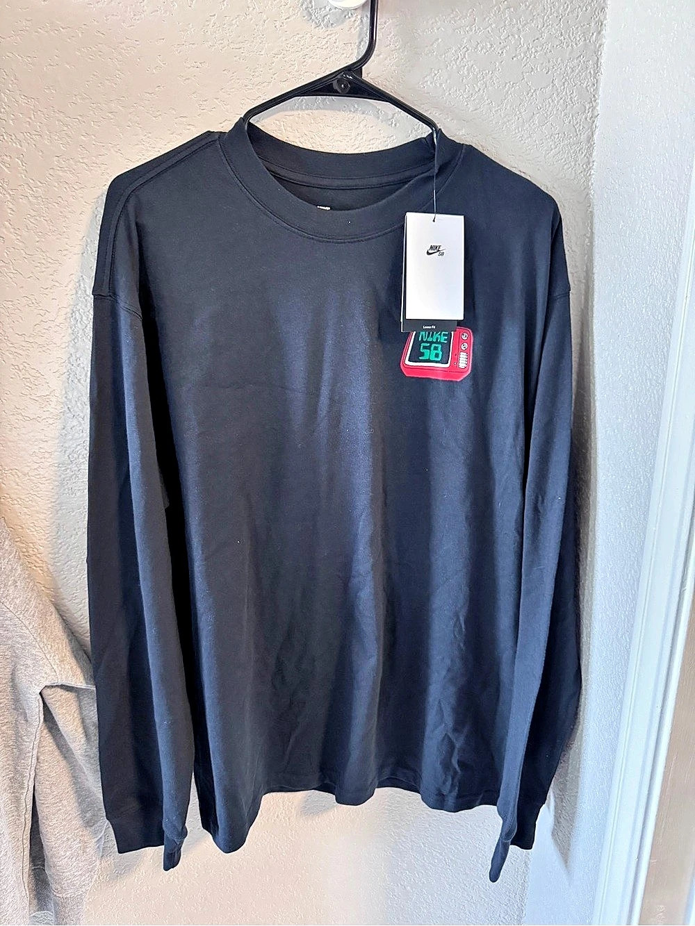 Nike Long Sleeve Graphic Tee in Black Size Medium NWT